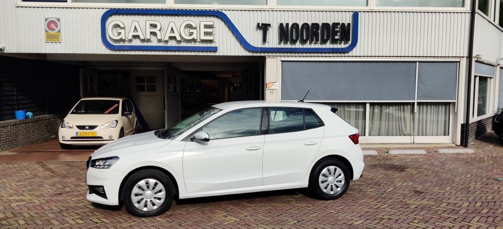 SKODA FABIA 1.0 TSI Ambition Navigatie, PDC . Smartl